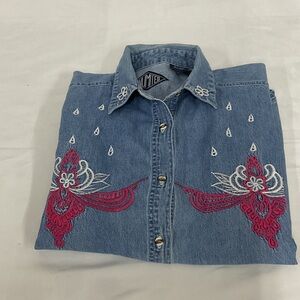 EUC Woman’s long sleeve Unlimited denim button down shirt